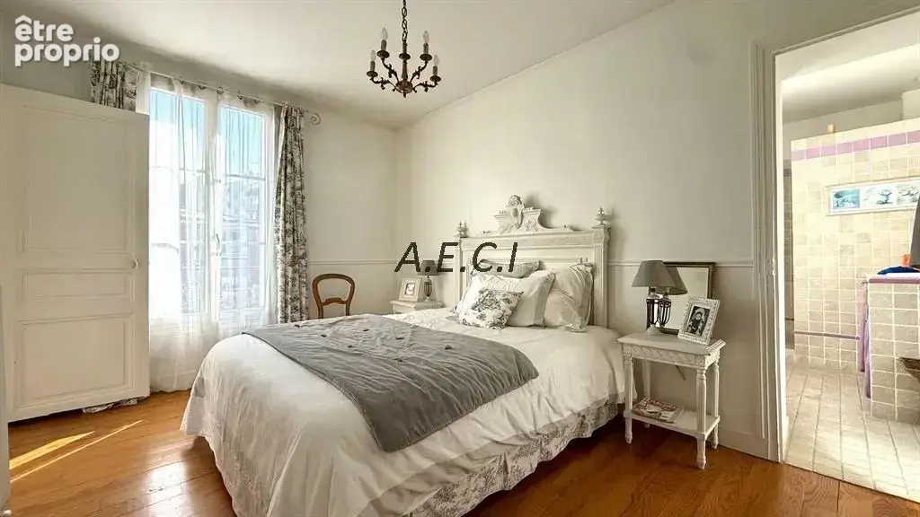 Maison familiale au cœur du quartier de Bécon-les-Bruyères - photo 5
