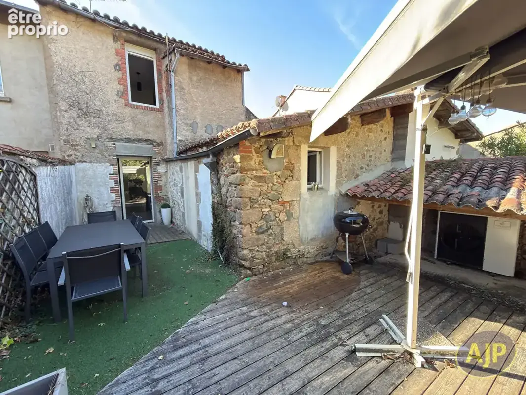 Maison Montfaucon Montigné - photo 11