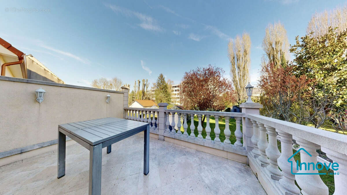 Maison à LES CLAYES-SOUS-BOIS