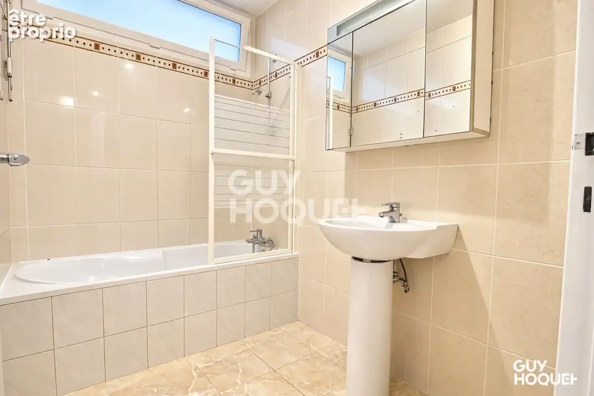 Rare sur le secteur : 6 pièces familial de 105 m² avec loggia - photo 10