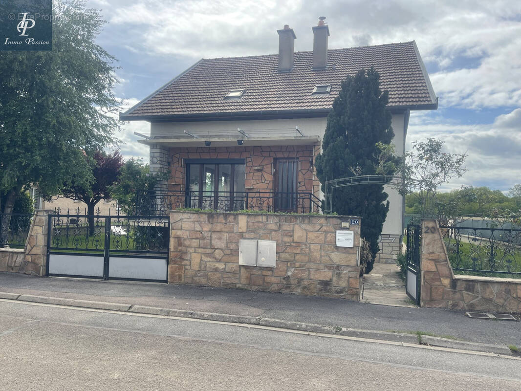 Maison à CRIMOLOIS