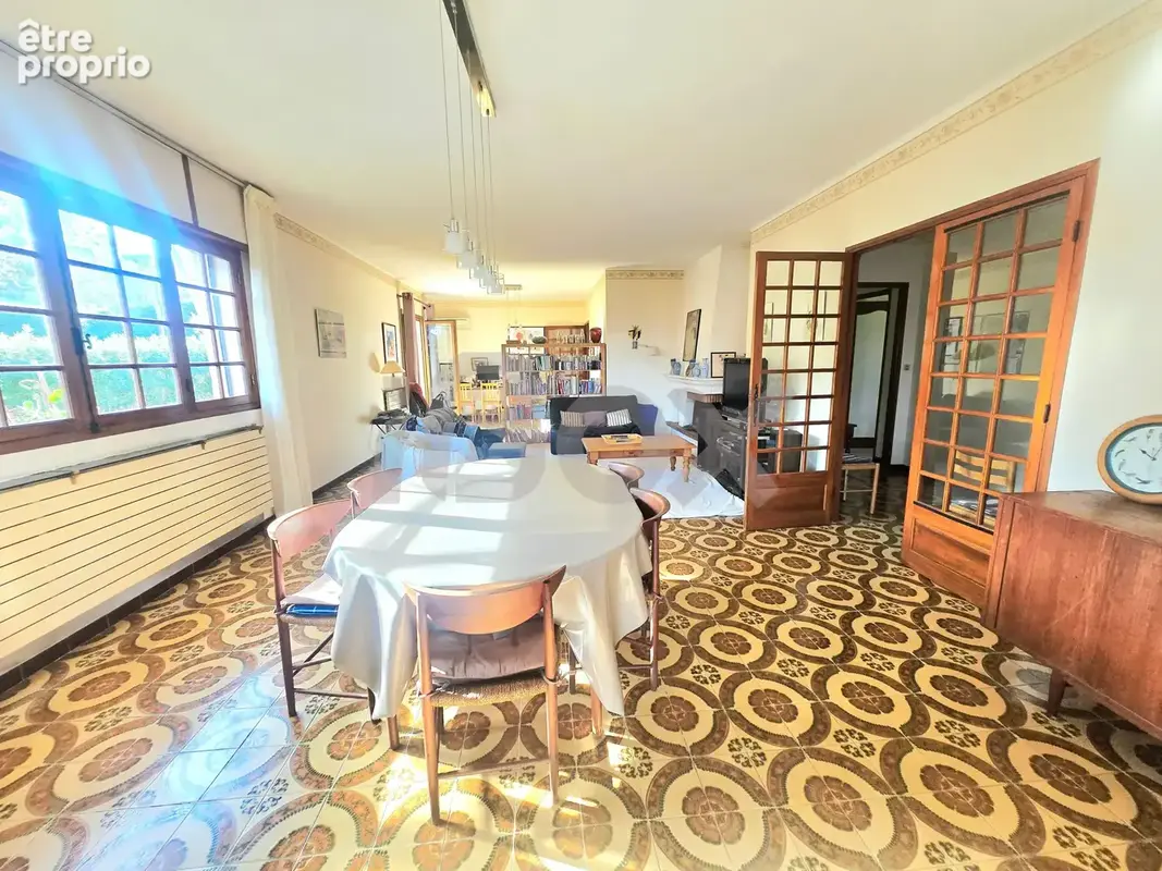 Villa 7 pièces sur 1 932 m2 de terrain avec piscine   Mer à pied - photo 8