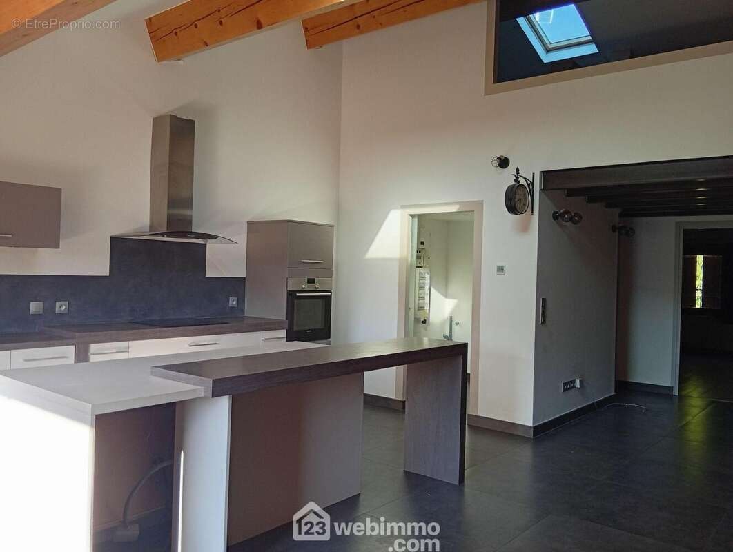 Appartement à LE CANNET-DES-MAURES