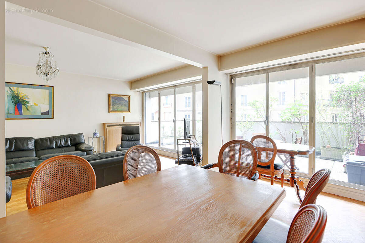 Appartement à PARIS-11E