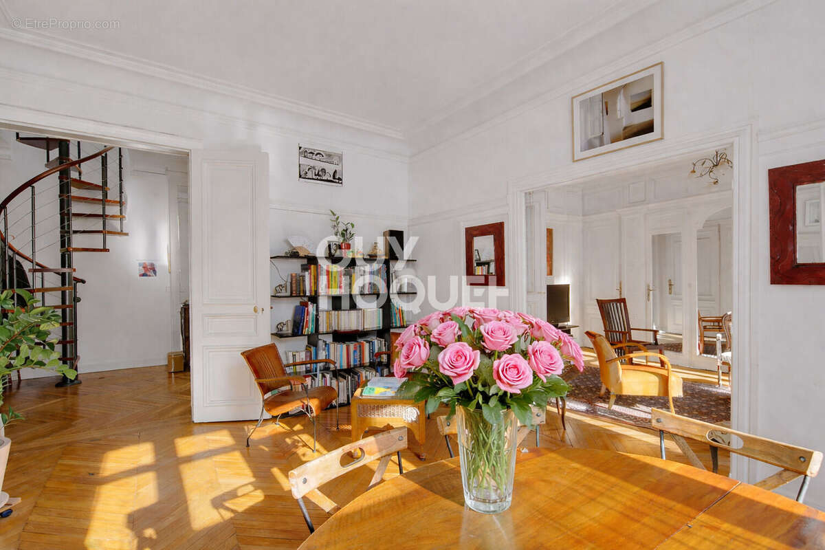 Appartement à PARIS-17E