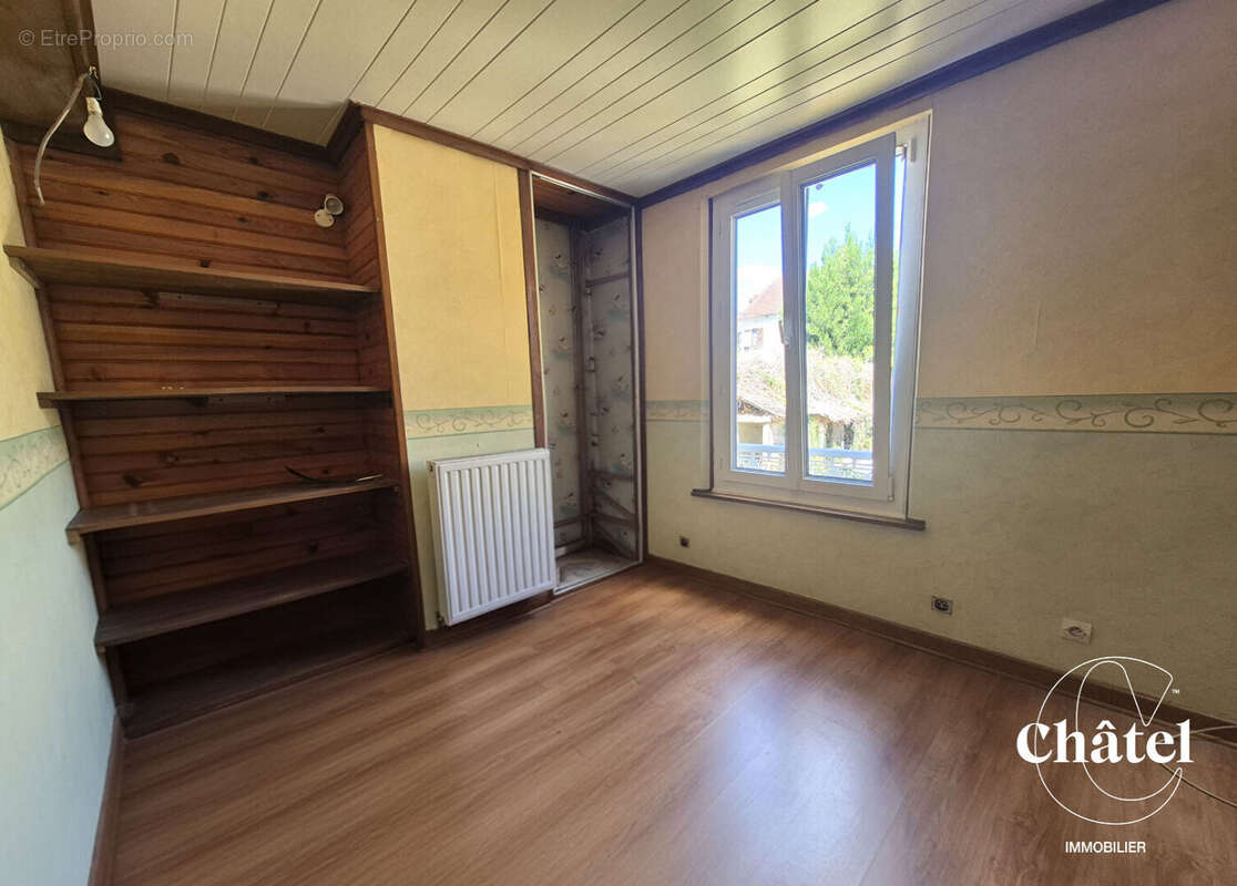 Maison 4 chambres -3 salles de bains - dépendances - cours et jardin - Roissy 35 mn - photo 15
