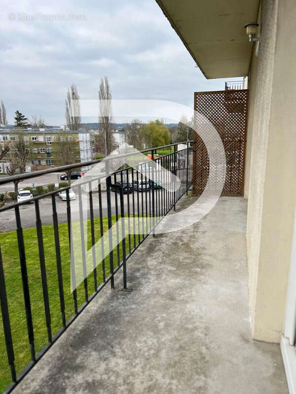 Appartement à VILLENEUVE-SAINT-GERMAIN