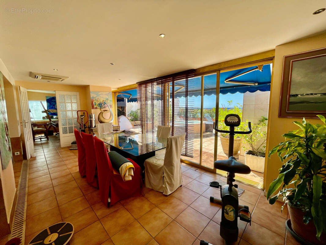 Appartement à LE CANNET