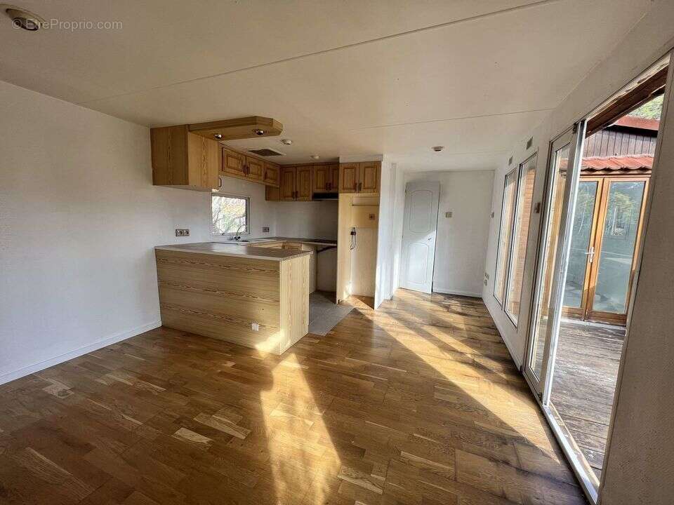 Mobil-home, terrain, habitation legere, chalet, 3 pieces, - Maison à LE CASTELLET