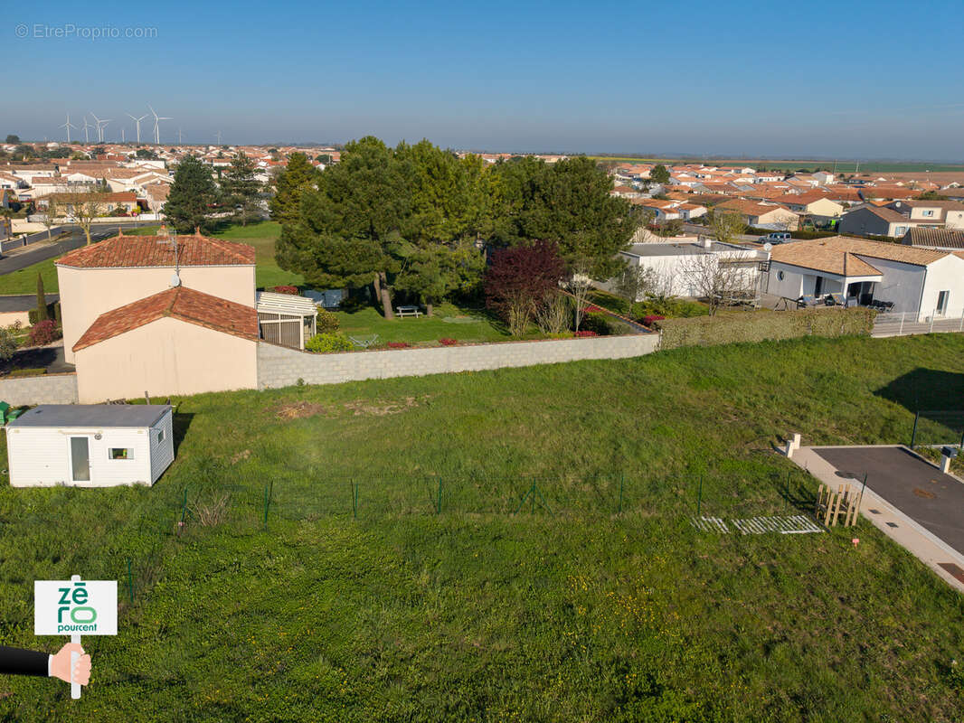 Terrain à ANGLES