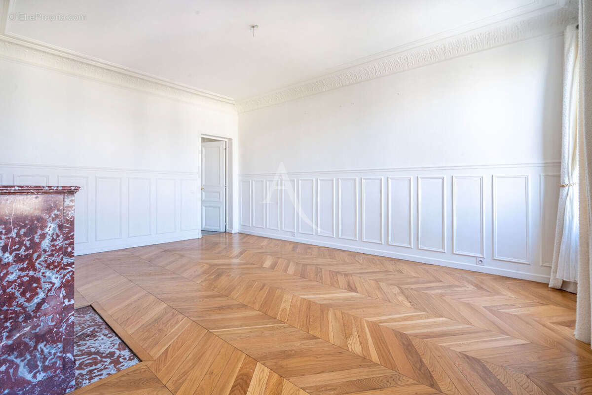 Appartement à PARIS-8E