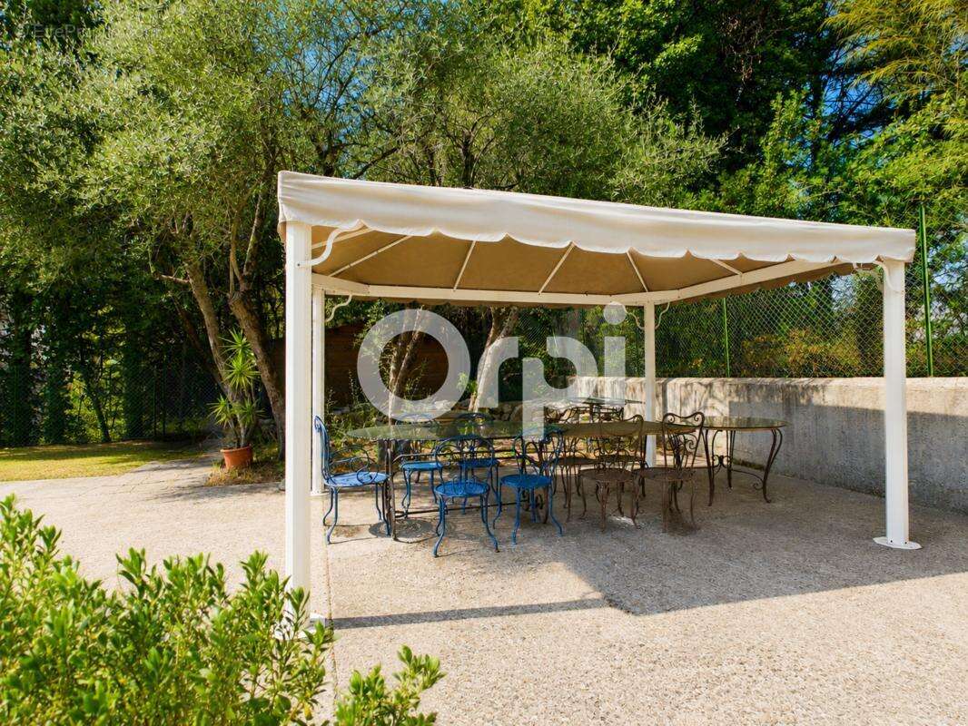 Double garage - hyper calme - grand terrain plat - piscine - pool house - photo 9