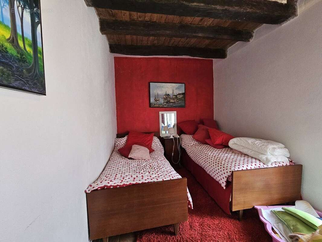 Maison à LACROPTE