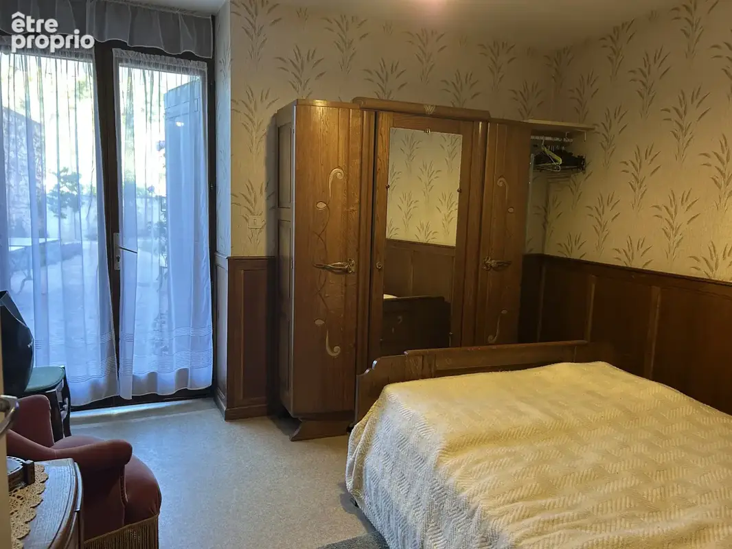 A VENDRE - Maison T5 avec garage, jardin et dépendance à Saint-Gaultier - photo 4