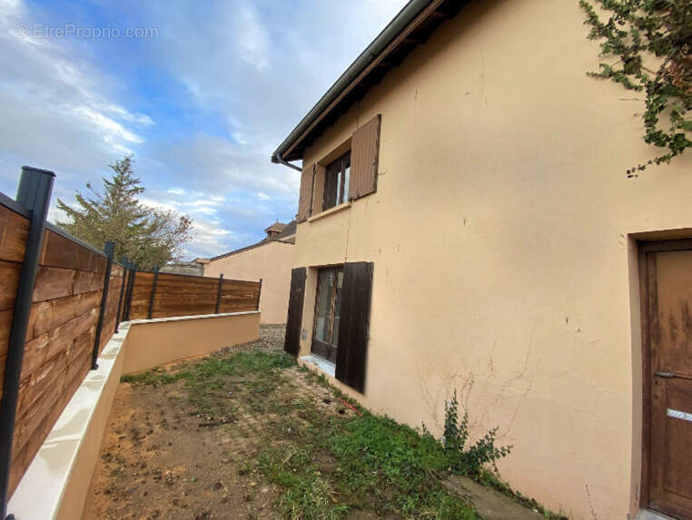 Maison à LA TOUR-DE-SALVAGNY