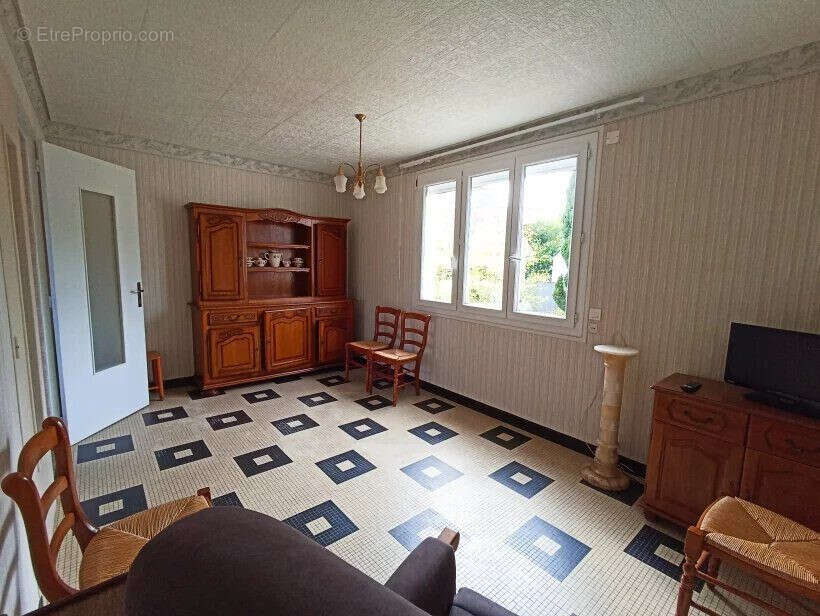                    Pièce de vie - Maison à SAINT-JOACHIM