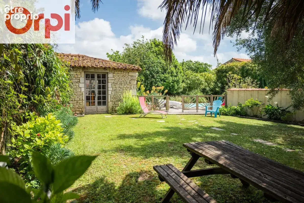 Maison de charme en pierre avec piscine – Thairé - photo 17