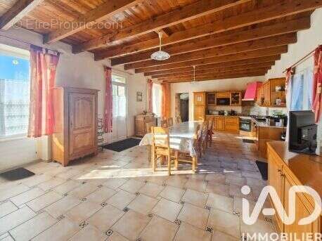 Maison 164 m² à Priziac  - photo 6