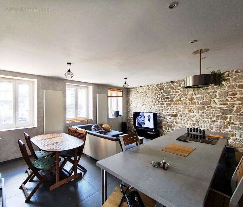 Appartement T3 entièrement  rénové avec potentiel de creer - photo 4