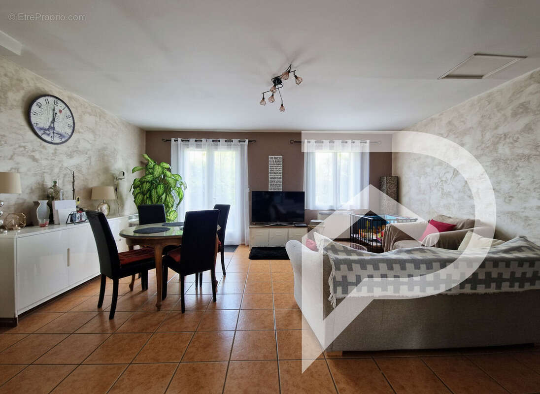 Maison à ESTREES-SAINT-DENIS