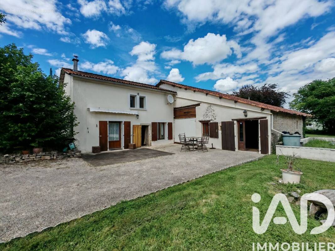 Photo 1 - Maison à SAINT-MACOUX