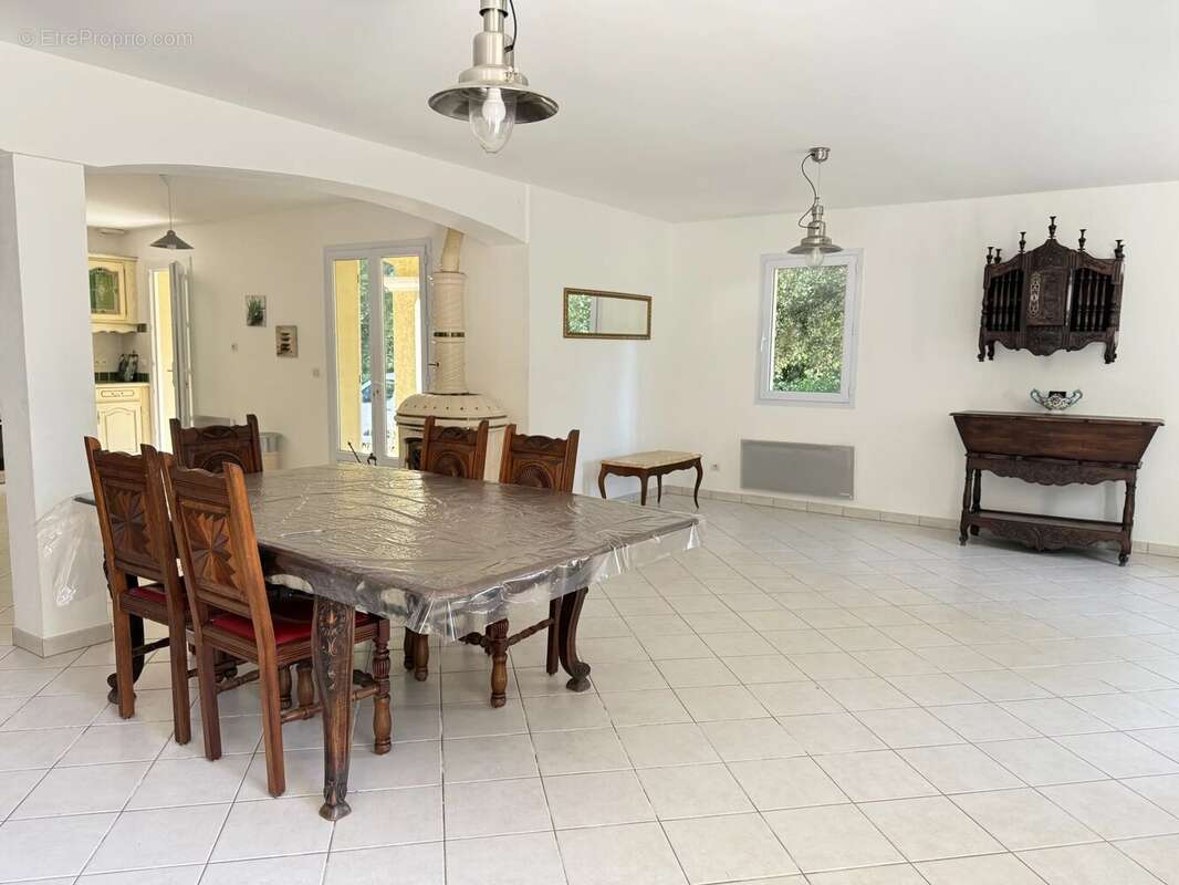 Maison à BESSE-SUR-ISSOLE