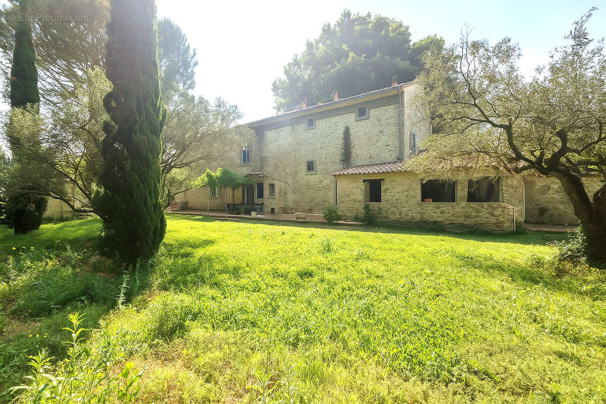 Maison à PERNES-LES-FONTAINES