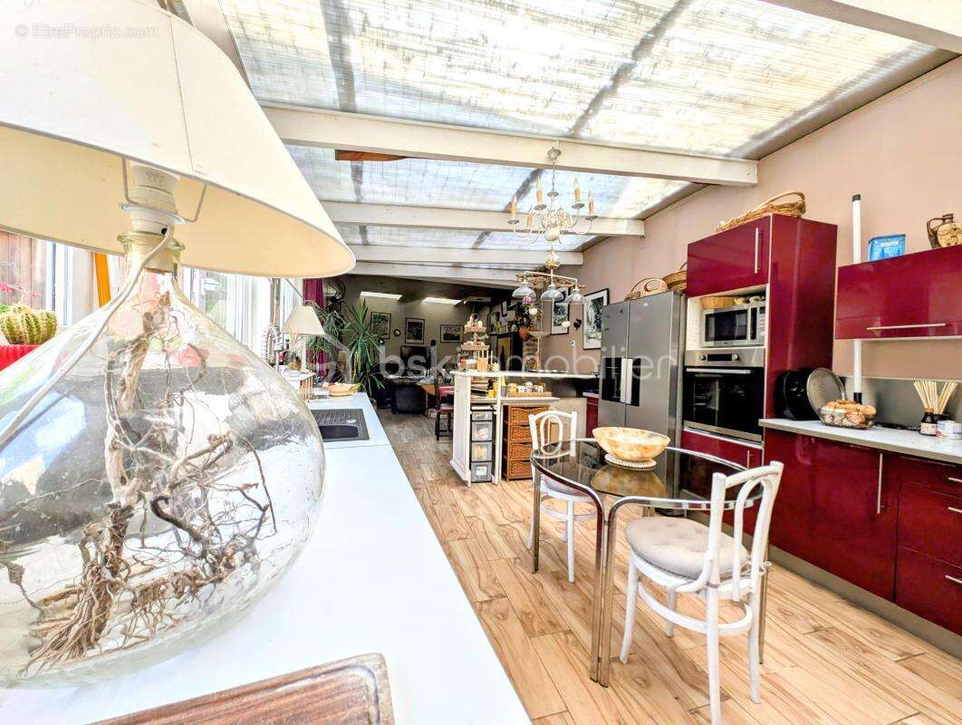 Maison en pierre de ville avec cour ! - photo 6