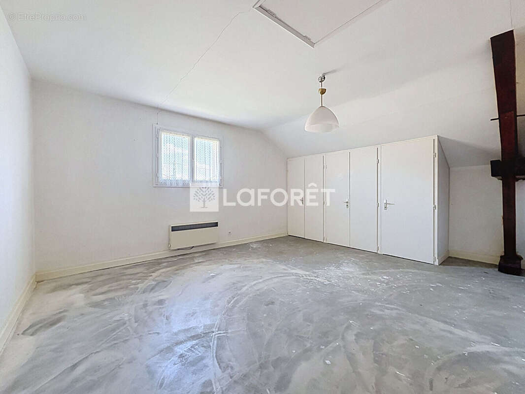 Maison Saint Denis Les Bourg 8 pièces 152 m2 - photo 9