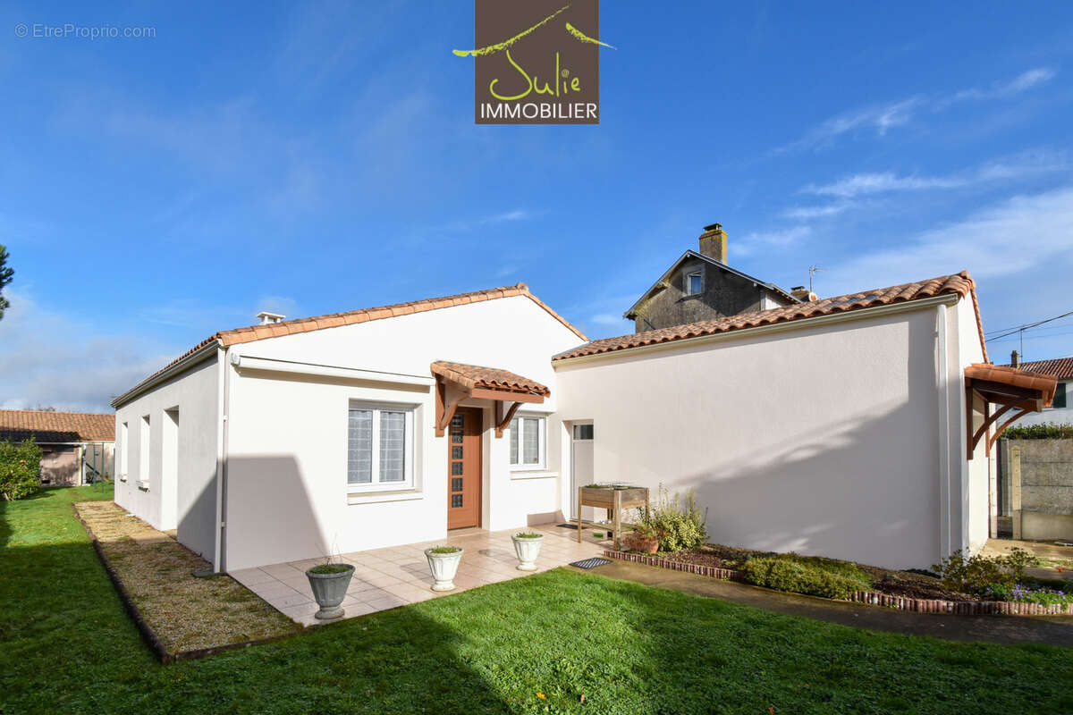 Maison à MONCOUTANT