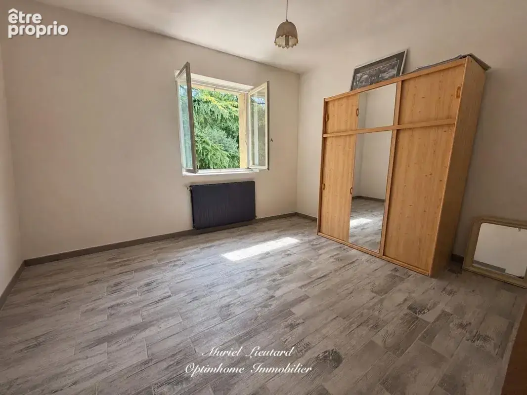 Maison 9 pieces 200 m2 - dependances - photo 7