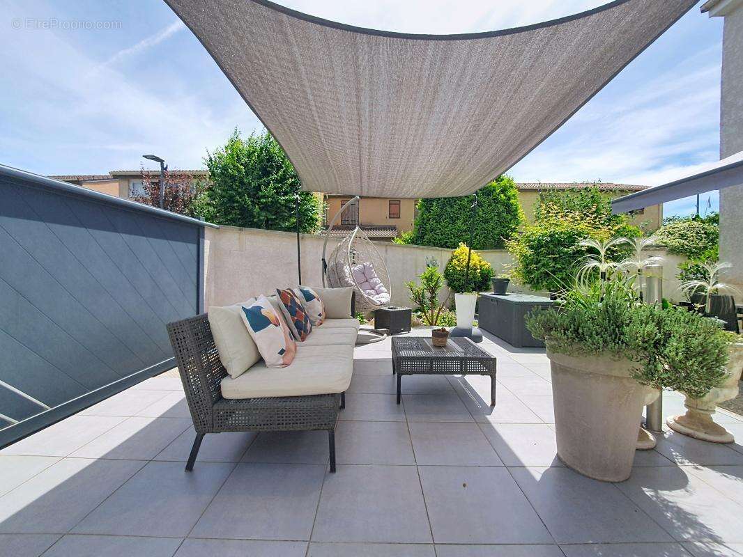Maison - 3 Chambres - Buanderie - Garage - Sous-sol - Double Terrasse - Jardin - Au calme - photo 2
