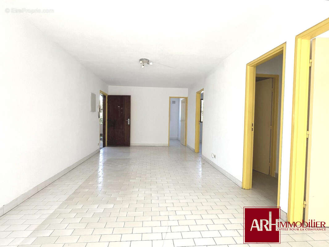 Appartement 66 m² à Saint-Paul  - photo 5