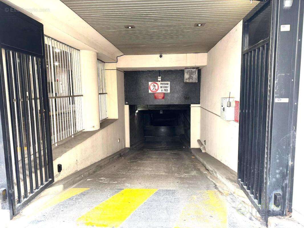 Parking intérieur - photo 2