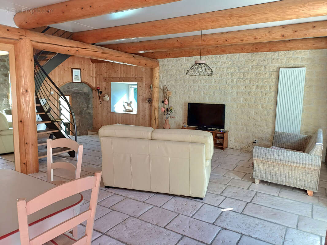Maison à SAINT-JEURES