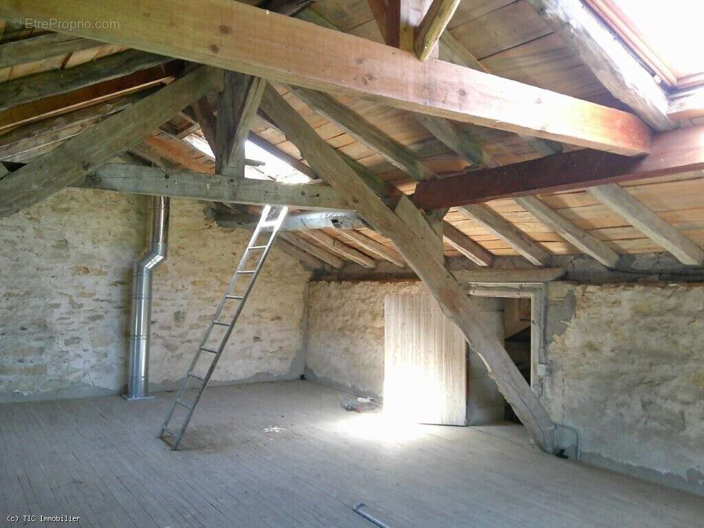 Maison à CHARROUX
