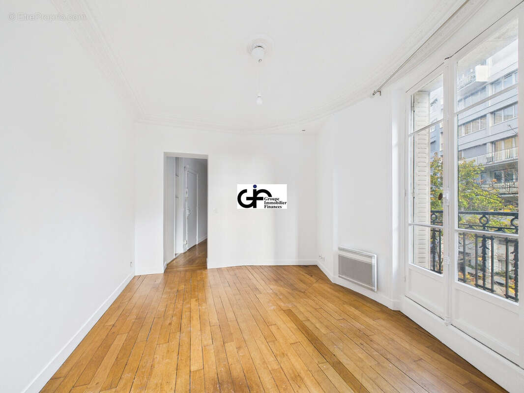 Appartement à PARIS-16E