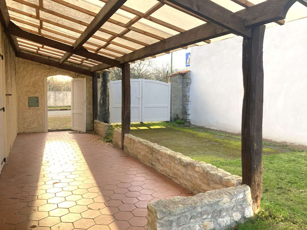 Maison à SAINT-MICHEL-LE-CLOUCQ