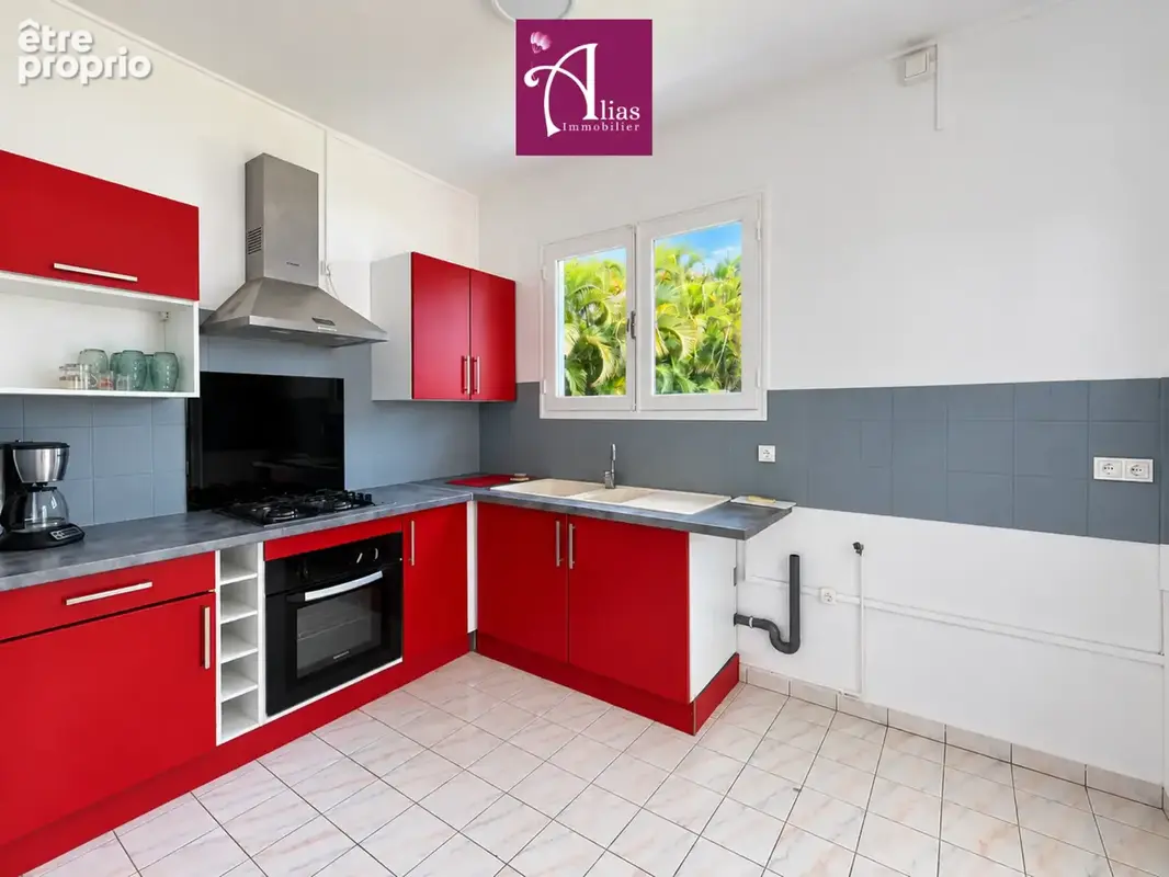 À VENDRE - Villa F4 avec petite piscine + T2 indépendant au Gosier - photo 3