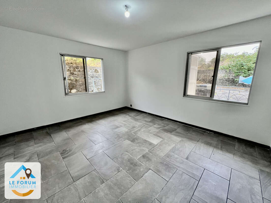 Tampon 97430 - villa spacieuse - secteur prisé - photo 5