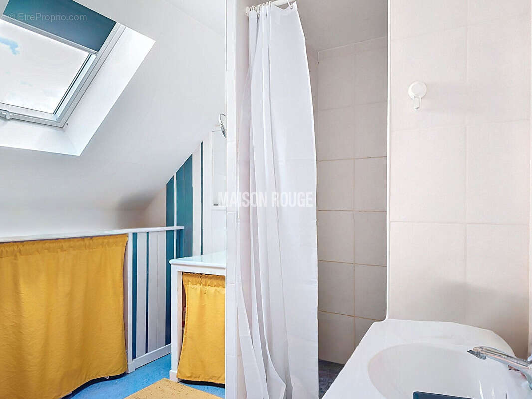 bel appartement T4  hyper centre COMBOURG - photo 6