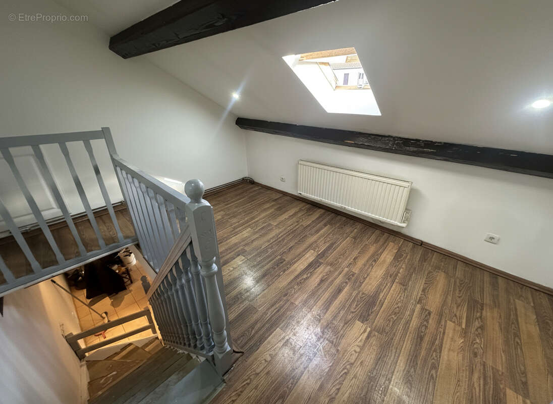 Appartement à AMPLEPUIS