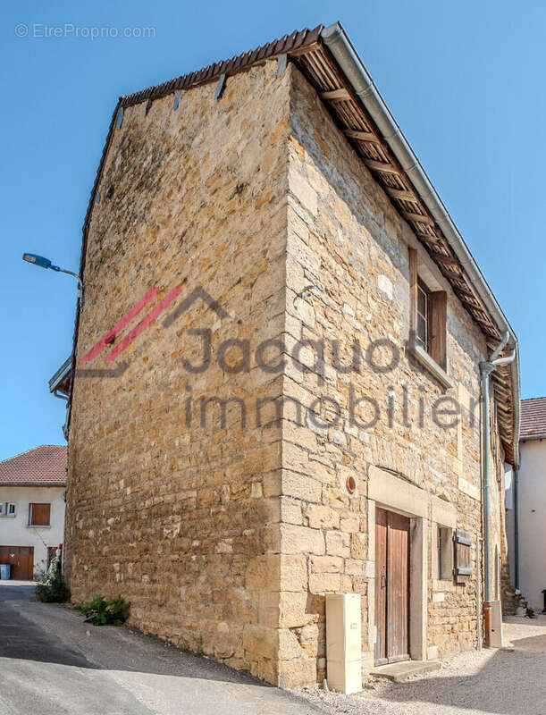 Maison 79 m² à Montmorot  - photo 2