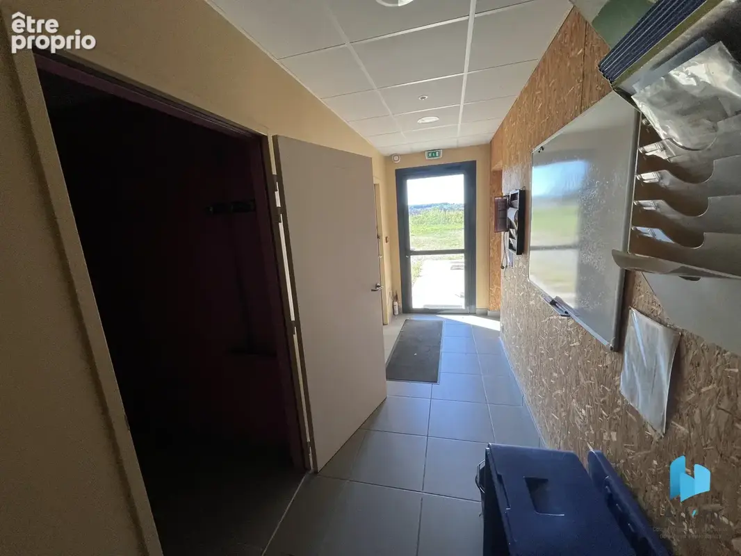 Batiment de 858 m2 à vendre secteur nord LE MANS - photo 5