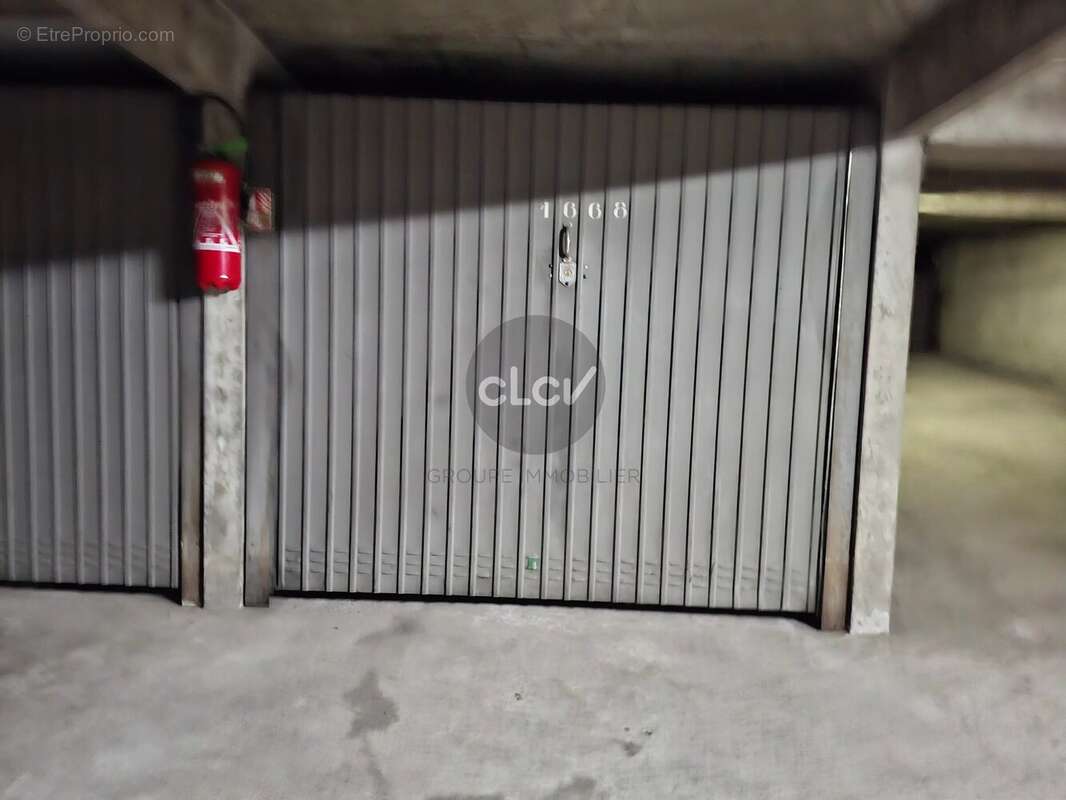 Parking à LYON-9E