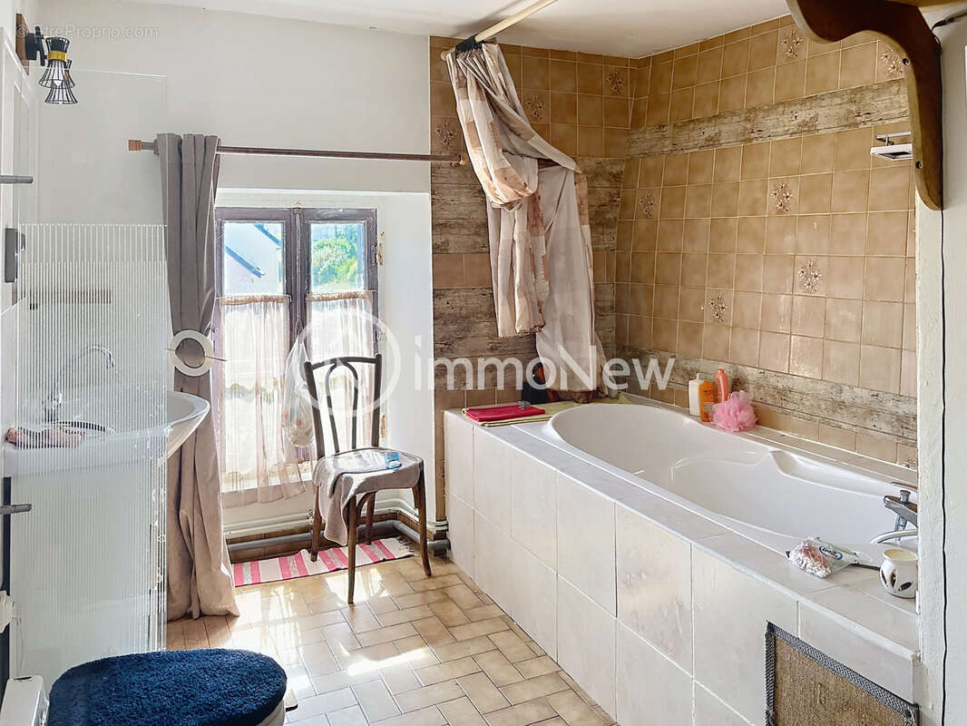 Maison en pierre 110 m2   Terrain 1 025 m2   SAINT-MICHEL-DES-LOUPS (50610) - photo 5