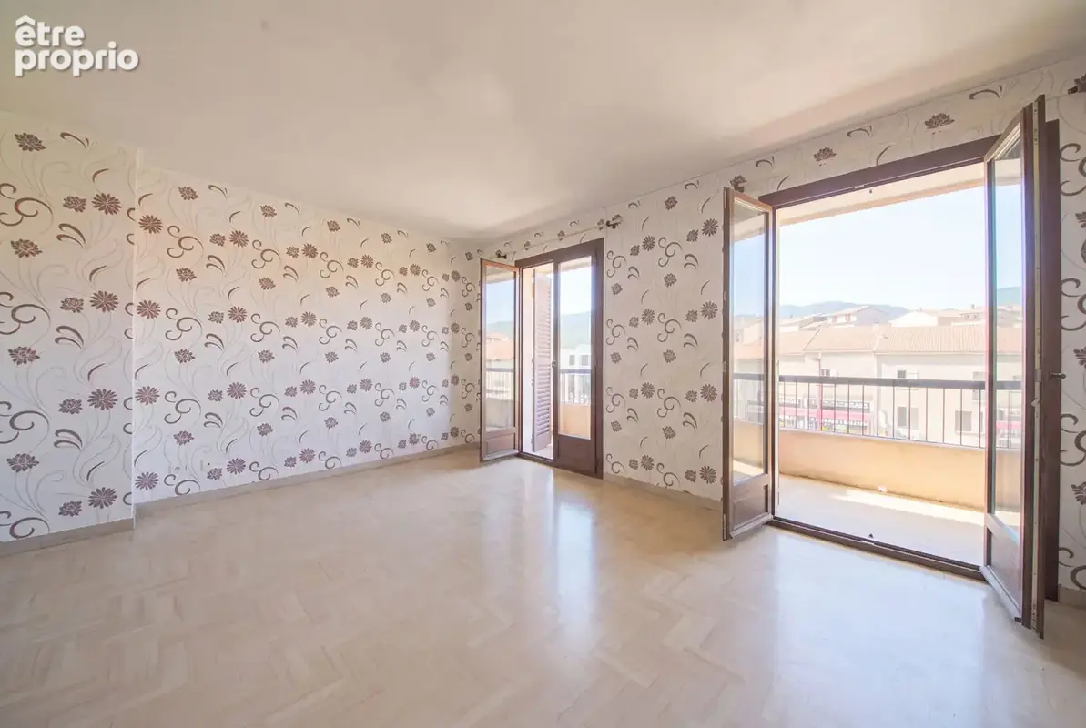 Appartement t4 - 77 m² - folelli centre - photo 2