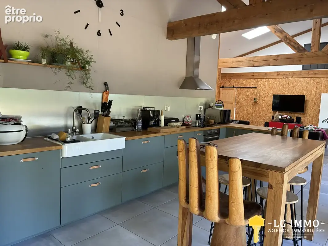 Maison contemporaine en bois, 3 chambres avec leur salle d'eau, jardin 3800 m2 - photo 7