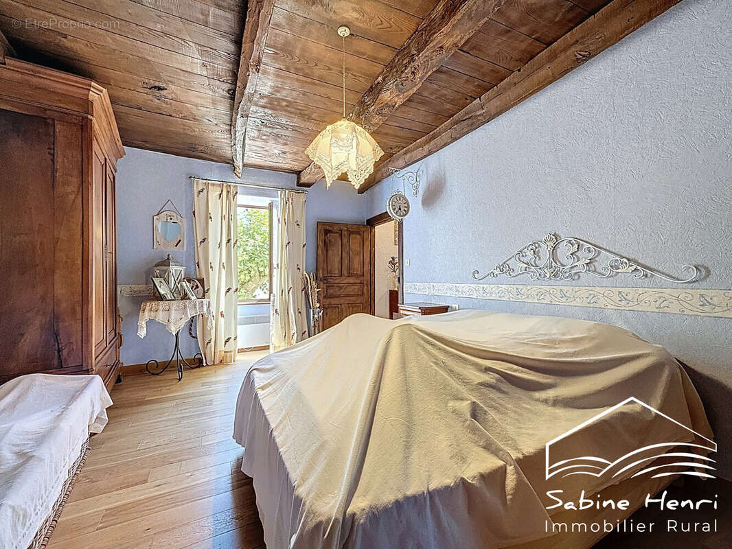 Maison à LA SALVETAT-PEYRALES