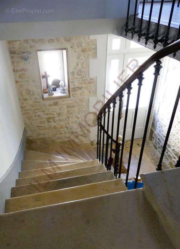 Maison à ESCOLIVES-SAINTE-CAMILLE